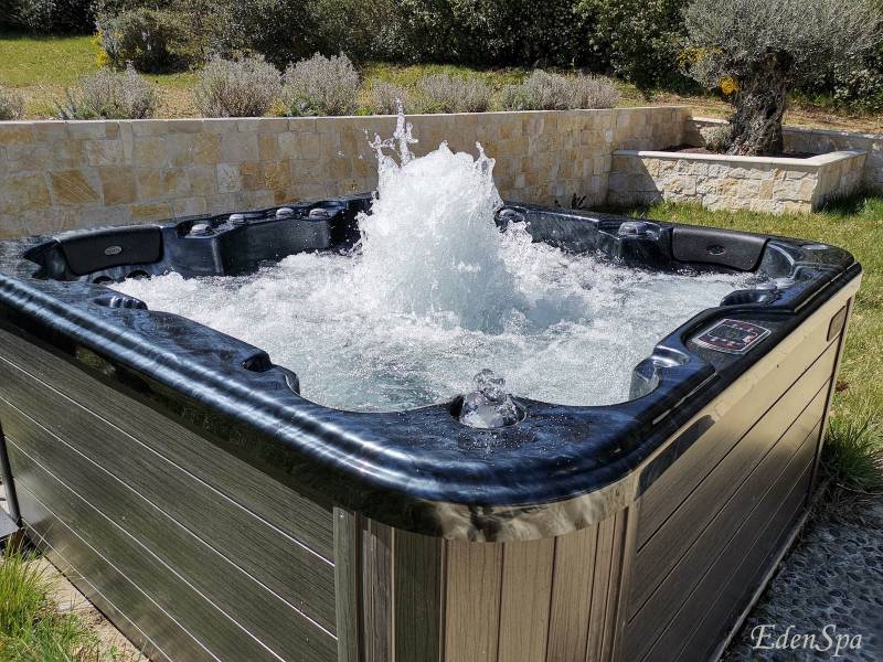 Prix d'un jacuzzi extérieur encastrable Avignon - Eden Spa