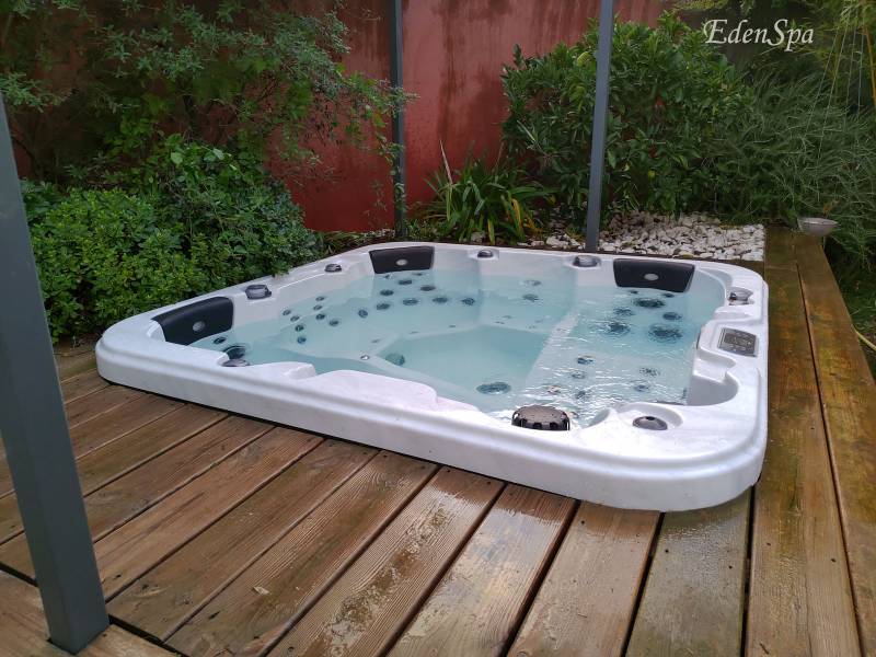 spa canadien compact encastré terrasse en bois